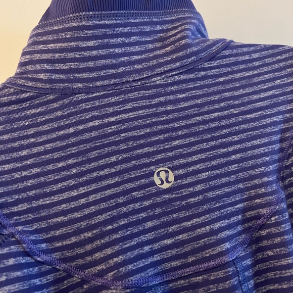 LULULEMON ATHLETICA HALF ZIPPER SIZE 4 ( small).came with the bag!!! - Picture 6 of 9